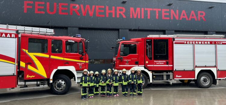 Ballersbacher KiTa-Kinder lernen von der Feuerwehr
