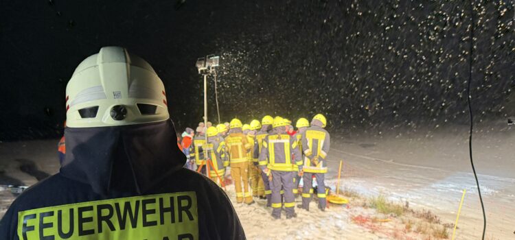 Eisrettung am Aartalsee – Training unter Extrembedingungen Eisrettung am Aartalsee – Training unter Extrembedingungen