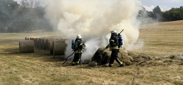 Einsatz 35/2026 „Brennende Strohballen“ Einsatz 35/2026 „Brennende Strohballen“